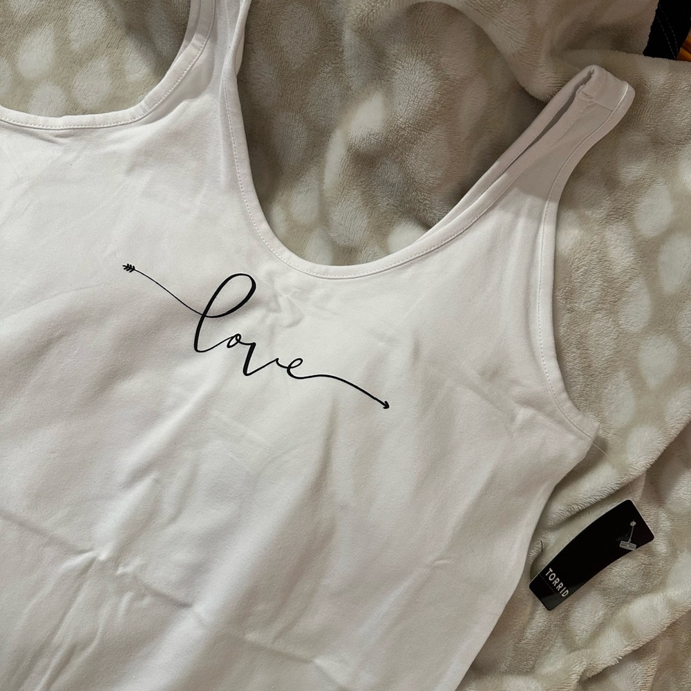 NWT Torrid White Bodysuit with 'Love' Print - Picture 2 of 5